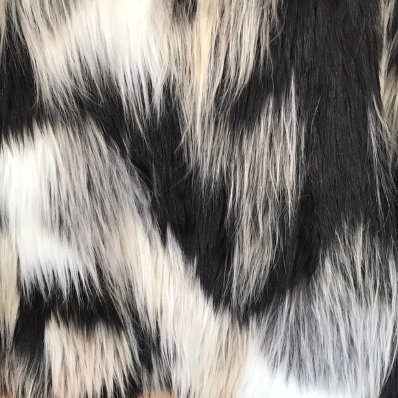 COPY - H&M  tri-color faux fur jacket .NWOT❤️ - Picture 5 of 5